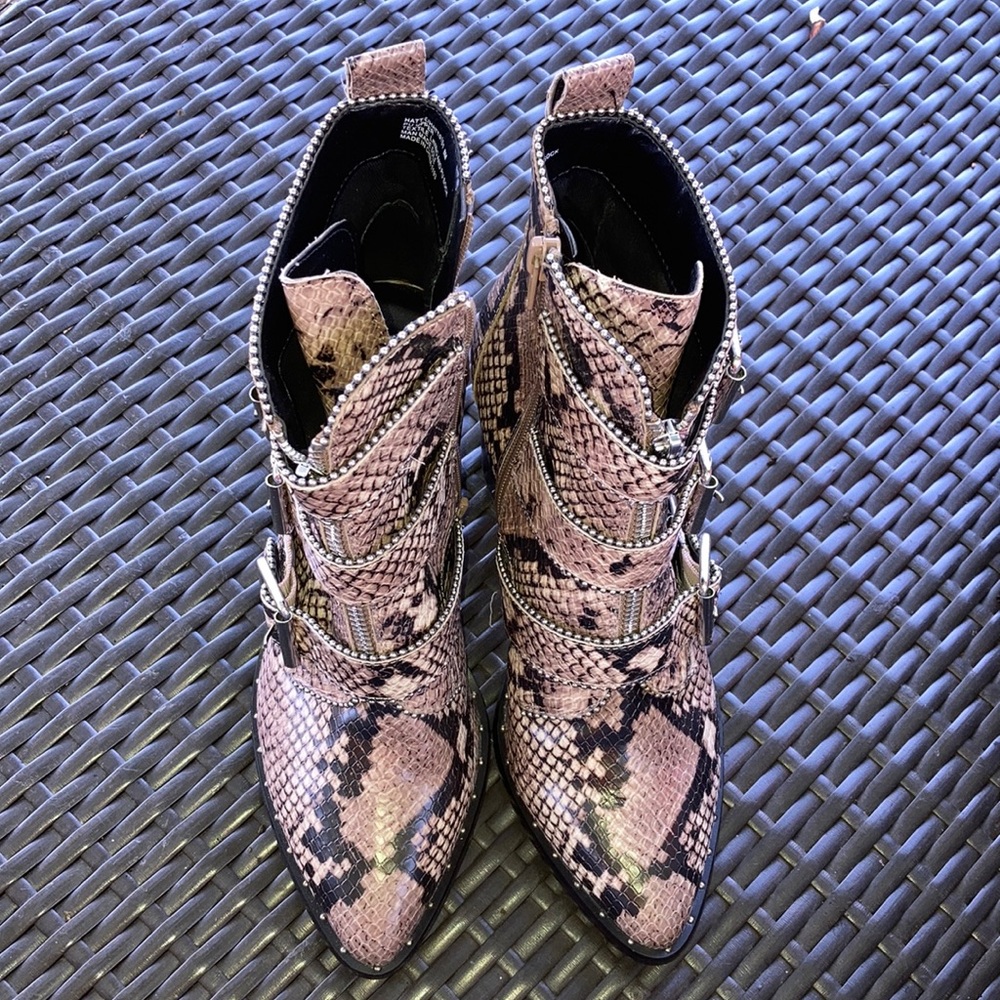 STEVE MADDEN BOOTS size 8 M